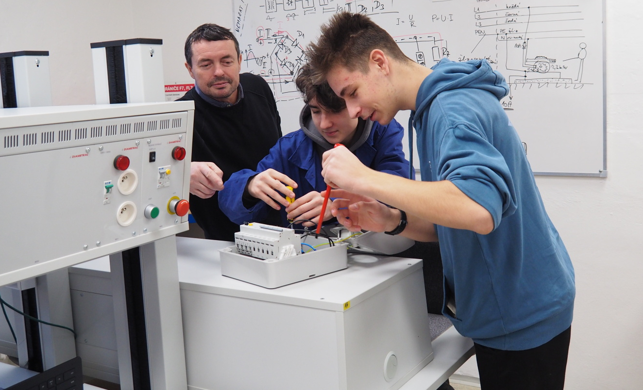 Praktická výuka v oboru elektrotechnika